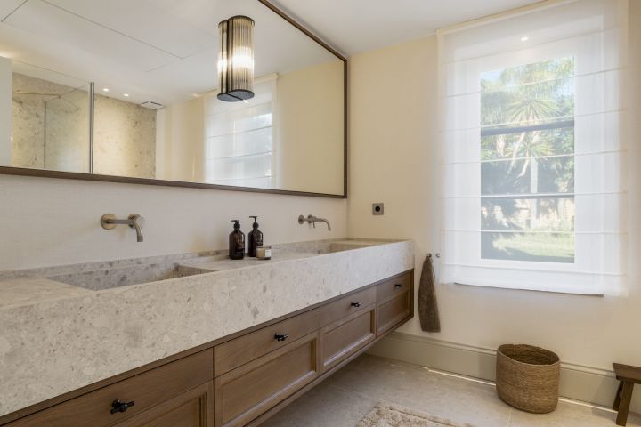 La Hacienda - Spacious Modern Home with Panoramic Views