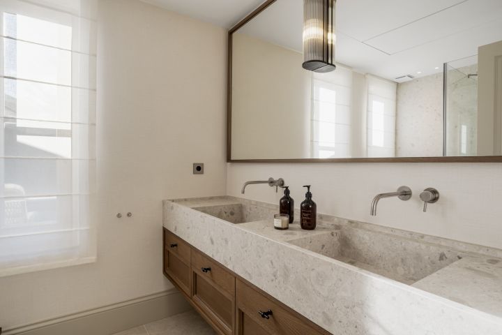La Hacienda - Spacious Modern Home with Panoramic Views