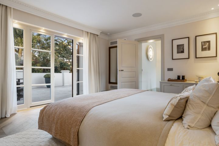 La Hacienda - Spacious Modern Home with Panoramic Views