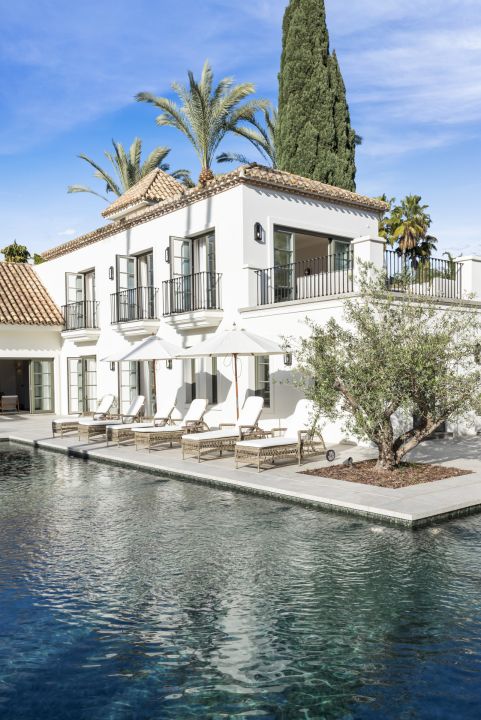 La Hacienda - Spacious Modern Home with Panoramic Views