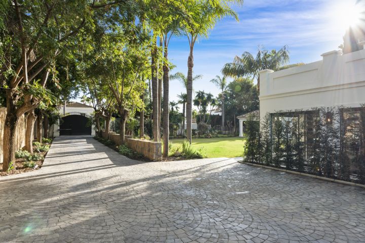 La Hacienda - Spacious Modern Home with Panoramic Views