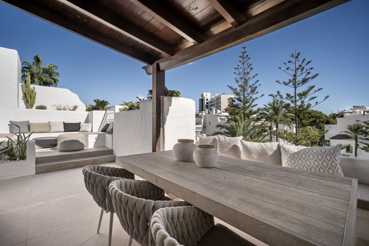 Duplex penthouse rénové à Alhambra del Mar - Duplex penthouse unique en front de mer, exposé plein sud