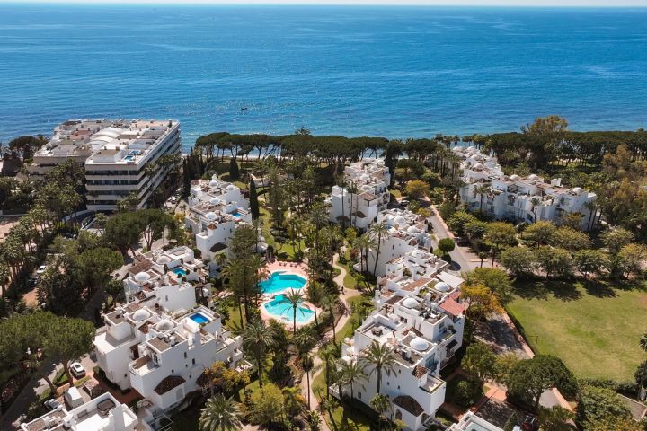 Duplex penthouse rénové à Alhambra del Mar - Duplex penthouse unique en front de mer, exposé plein sud