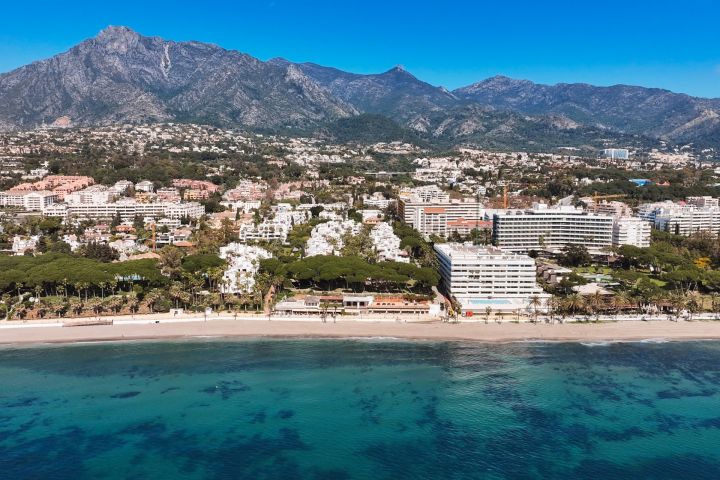 Renovated duplex penthouse in Alhambra del Mar - Unique south facing frontline beach duplex penthouse