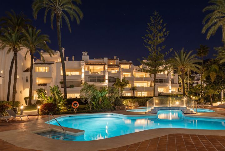 Duplex penthouse rénové à Alhambra del Mar - Duplex penthouse unique en front de mer, exposé plein sud