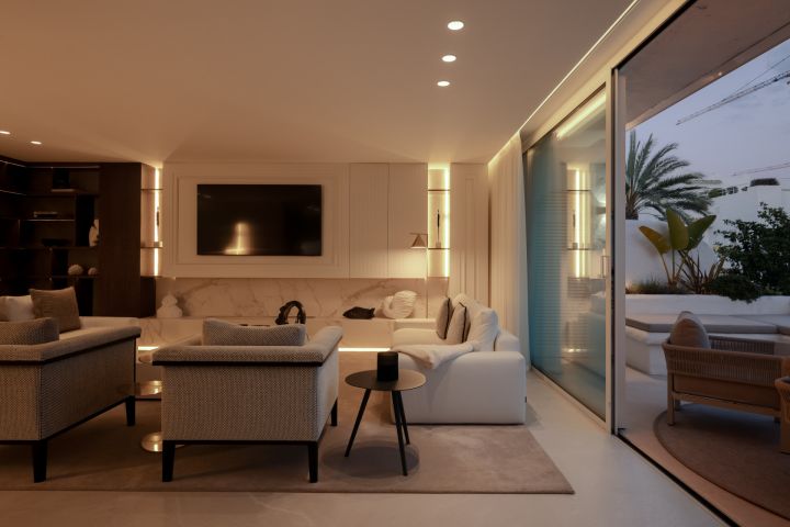 Duplex penthouse rénové à Alhambra del Mar - Duplex penthouse unique en front de mer, exposé plein sud