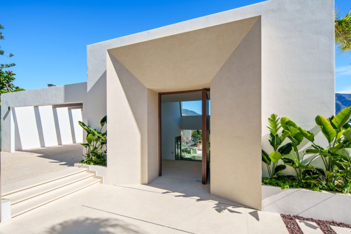 Alcala 70 - Stylish Home with Panoramic Views in Nueva Andalucia