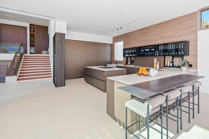 Alcala 70 - Stylish Home with Panoramic Views in Nueva Andalucia