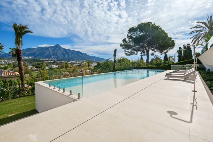 Alcala 70 - Stylish Home with Panoramic Views in Nueva Andalucia
