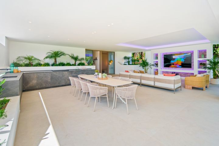 Alcala 70 - Stylish Home with Panoramic Views in Nueva Andalucia