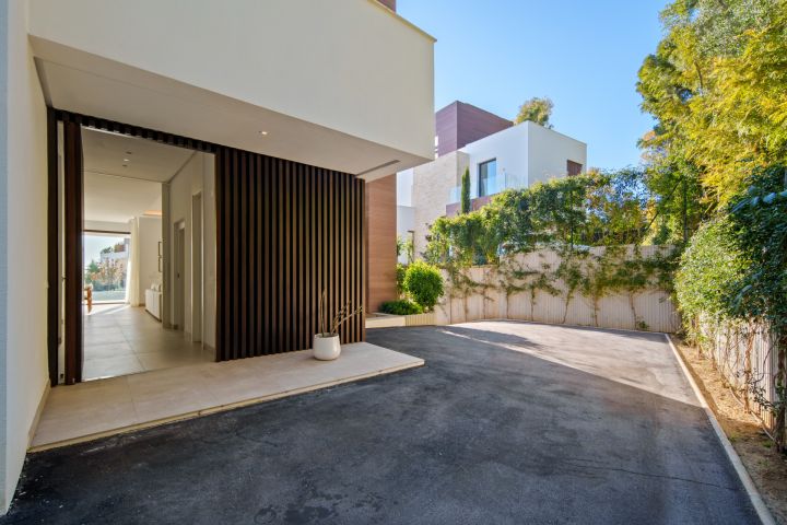 Villa Fuente - Unique Villa in a Gated Community
