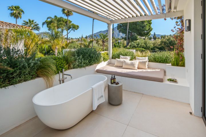 Casa Koi - Frontline Golf Villa in Nueva Andalucía