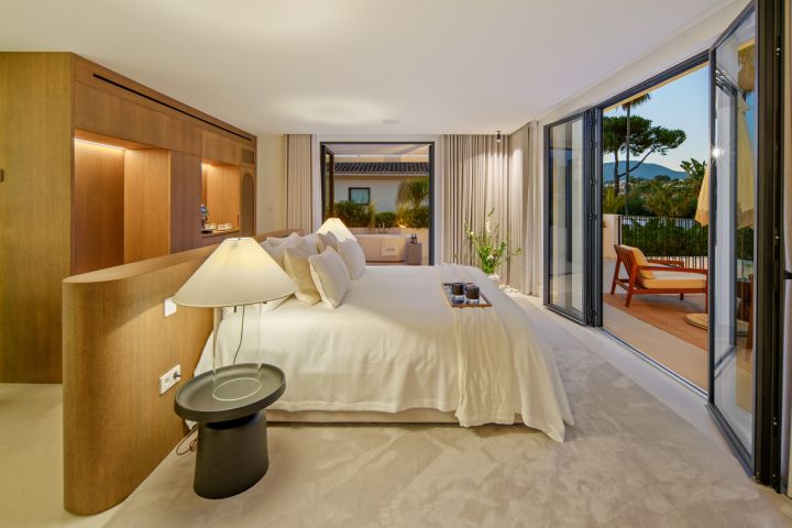 Casa Koi - Frontline Golf Villa in Nueva Andalucía