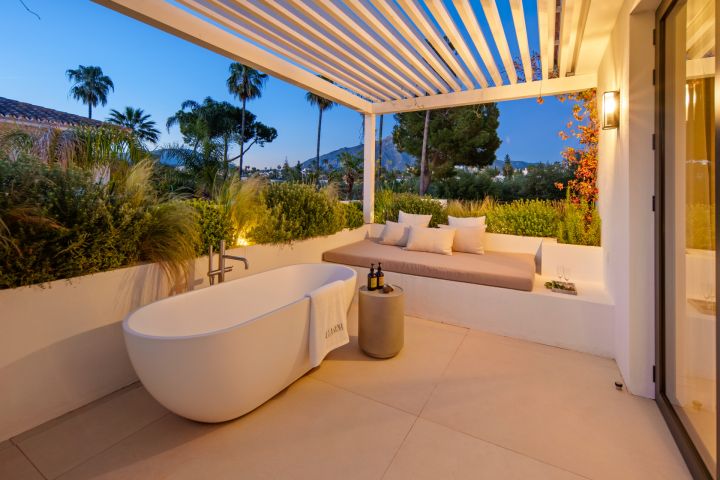 Casa Koi - Frontline Golf Villa in Nueva Andalucía