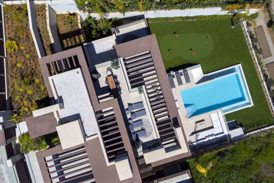 Be Lagom 6 - Contemporary Residence with Sea Views