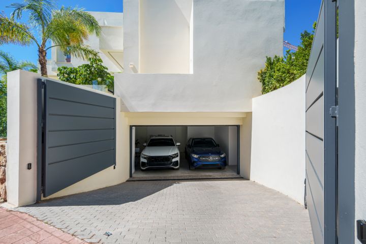 Belfry 1 - Modern Villa in El Campanario