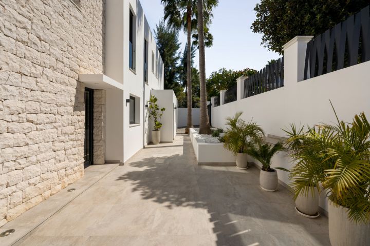 Villa Aura - Elegant Villa in the Golf Valley