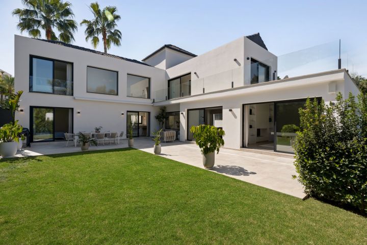 Villa Aura - Elegant Villa in the Golf Valley