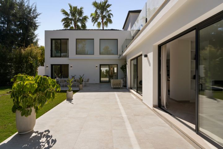 Villa Aura - Elegant Villa in the Golf Valley