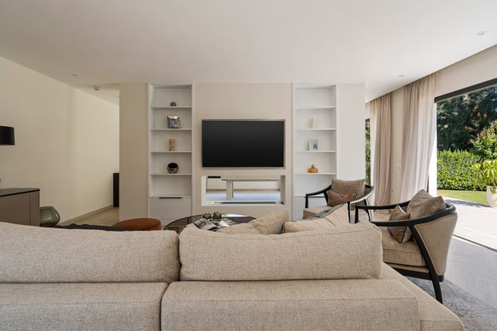 Villa Aura - Elegant Villa in the Golf Valley