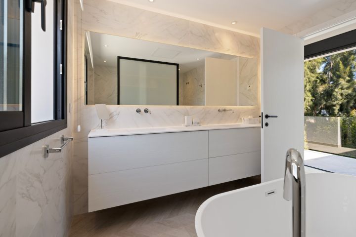 Villa Aura - Elegant Villa in the Golf Valley