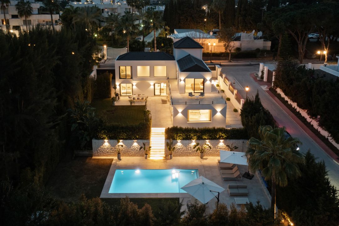 Villa Aura - Elegant Villa in the Golf Valley