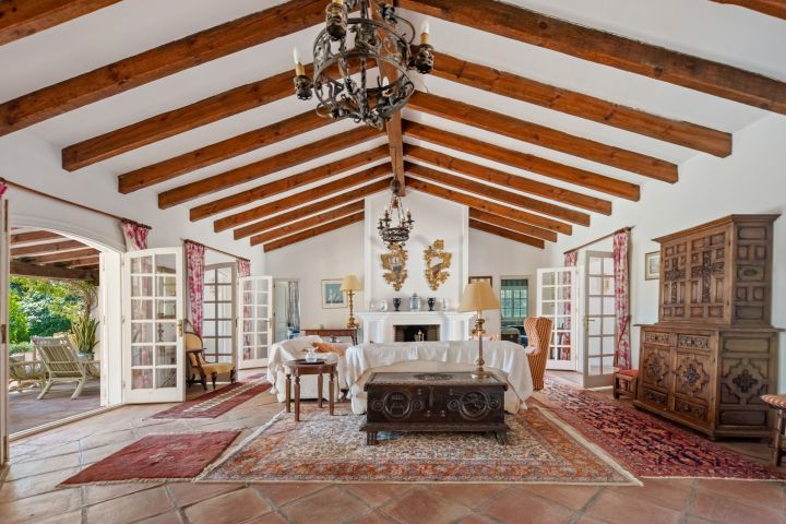 Villa Dos Aguas - Lakefront Cortijo-Style Villa with Expansive Grounds in Benahavis