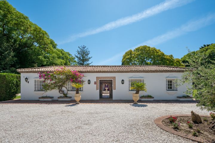 Villa Dos Aguas - Villa de style cortijo en bord de lac avec vaste terrain à Benahavís
