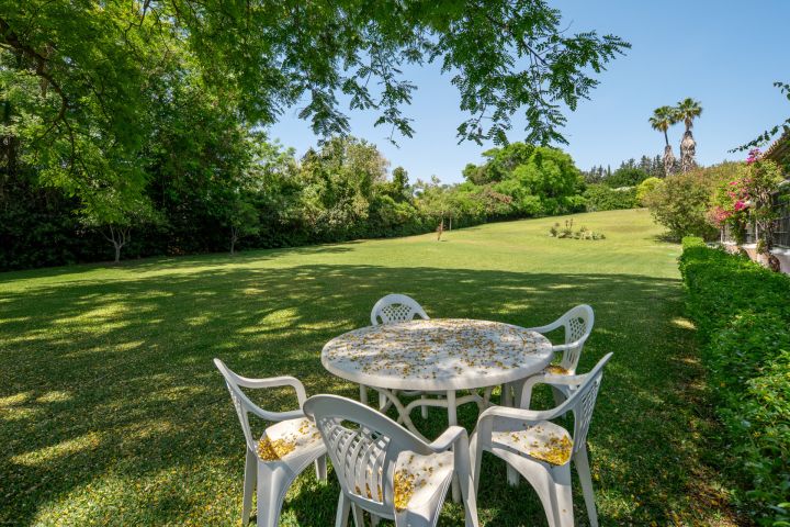 Villa Dos Aguas - Villa de style cortijo en bord de lac avec vaste terrain à Benahavís