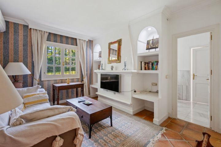 Villa Dos Aguas - Villa de style cortijo en bord de lac avec vaste terrain à Benahavís