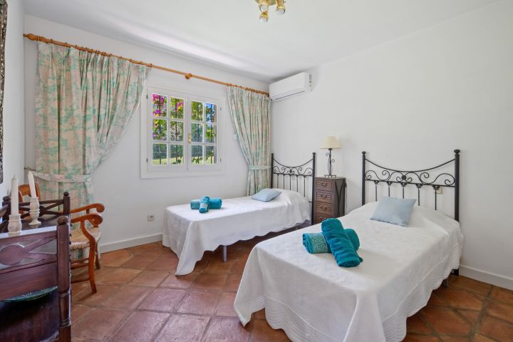 Villa Dos Aguas - Villa de style cortijo en bord de lac avec vaste terrain à Benahavís