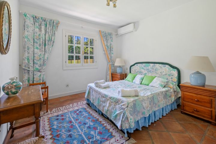 Villa Dos Aguas - Villa de style cortijo en bord de lac avec vaste terrain à Benahavís