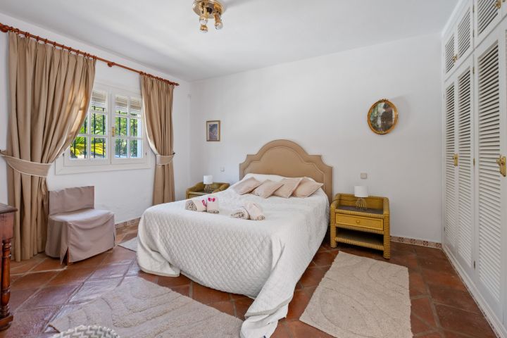Villa Dos Aguas - Villa de style cortijo en bord de lac avec vaste terrain à Benahavís