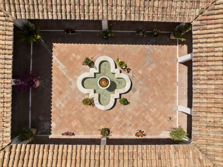 Villa Dos Aguas - Villa de style cortijo en bord de lac avec vaste terrain à Benahavís