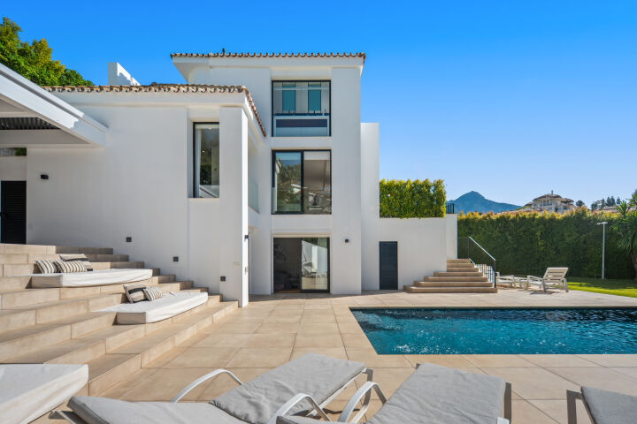 Hill Club 36 - Contemporary five-bedroom villa, Nueva Andalucía