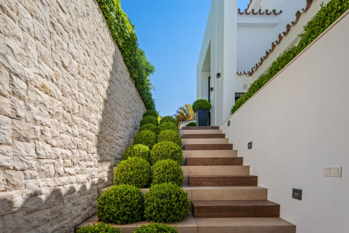 Hill Club 36 - Contemporary five-bedroom villa, Nueva Andalucía