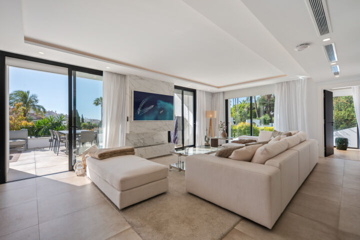 Hill Club 36 - Contemporary five-bedroom villa, Nueva Andalucía
