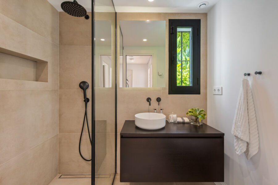 Hill Club 36 - Villa contemporánea, cinco dormitorios, Nueva Andalucía
