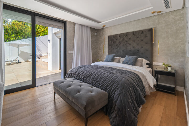 Hill Club 36 - Contemporary five-bedroom villa, Nueva Andalucía
