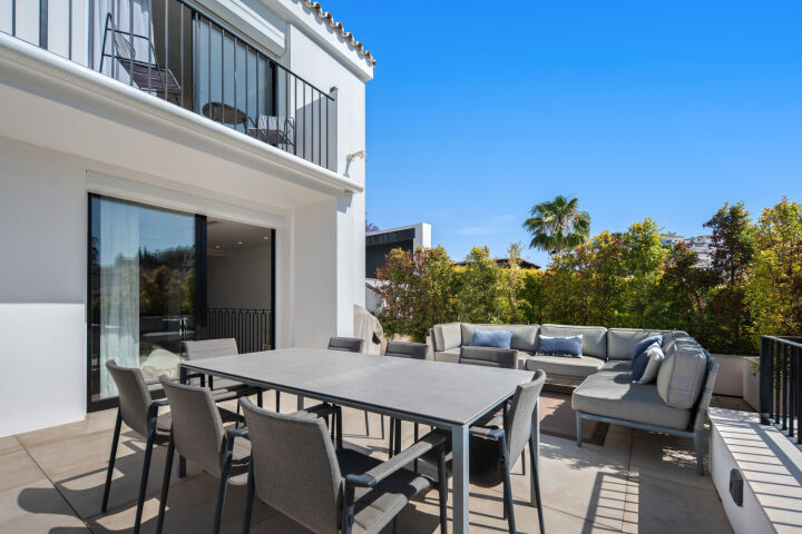 Hill Club 36 - Contemporary five-bedroom villa, Nueva Andalucía