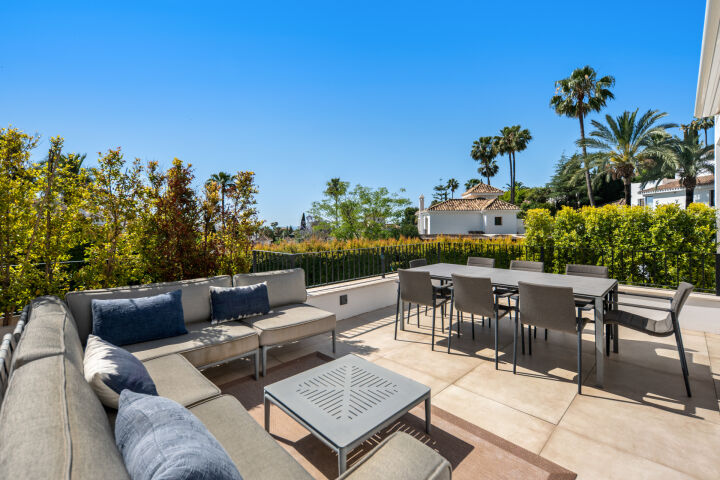 Hill Club 36 - Contemporary five-bedroom villa, Nueva Andalucía