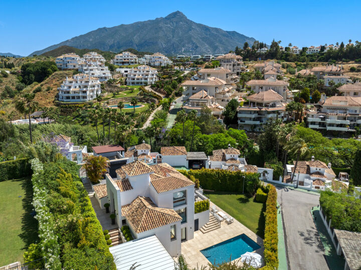 Hill Club 36 - Contemporary five-bedroom villa, Nueva Andalucía