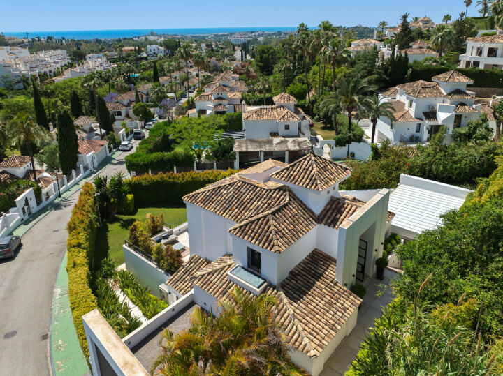 Hill Club 36 - Contemporary five-bedroom villa, Nueva Andalucía