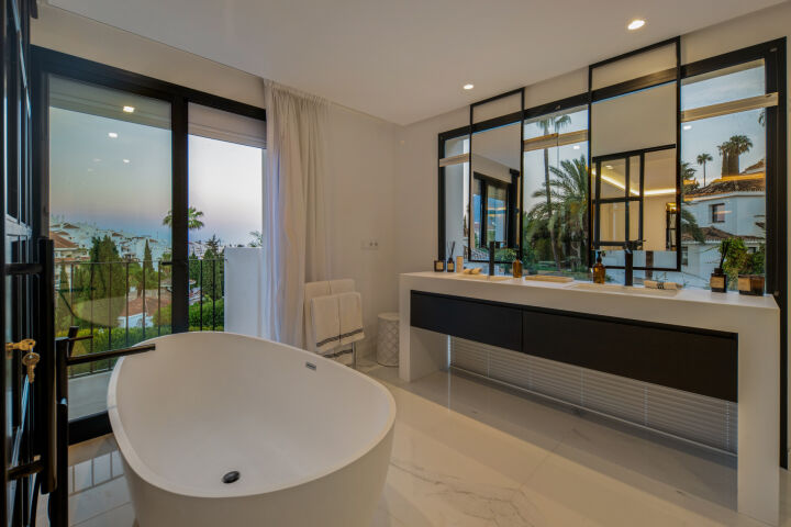 Hill Club 36 - Contemporary five-bedroom villa, Nueva Andalucía
