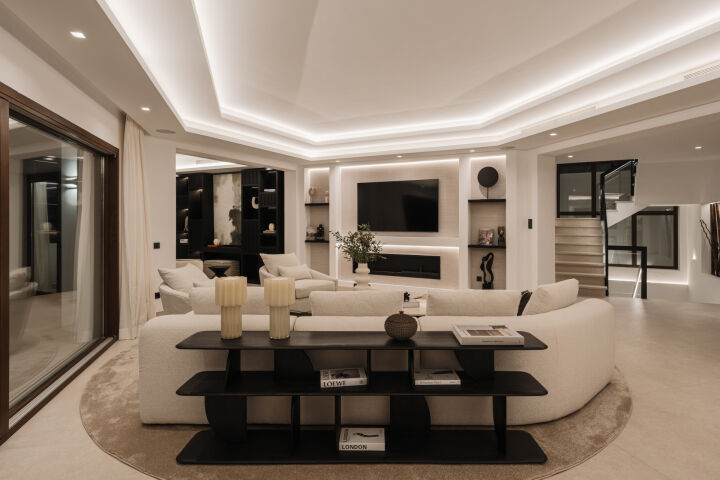 Villa Aura - Exceptional Turnkey Property in Benahavis
