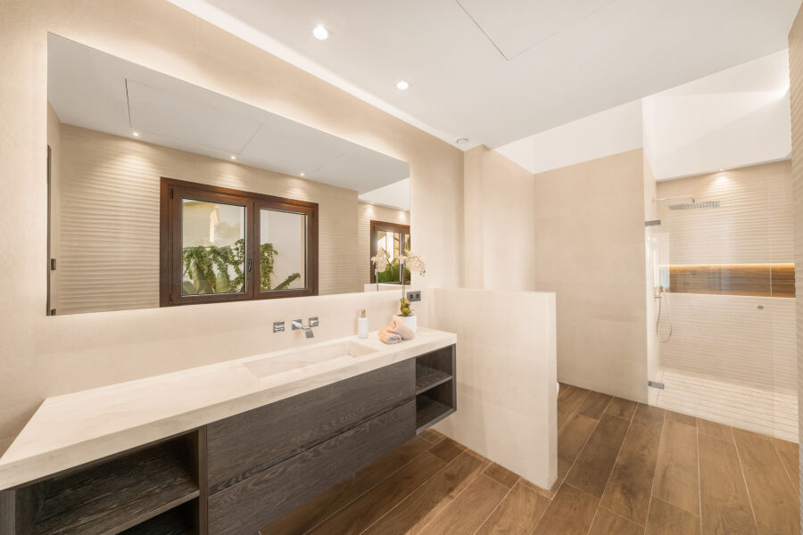 Villa Aura - Exceptional Turnkey Property in Benahavis