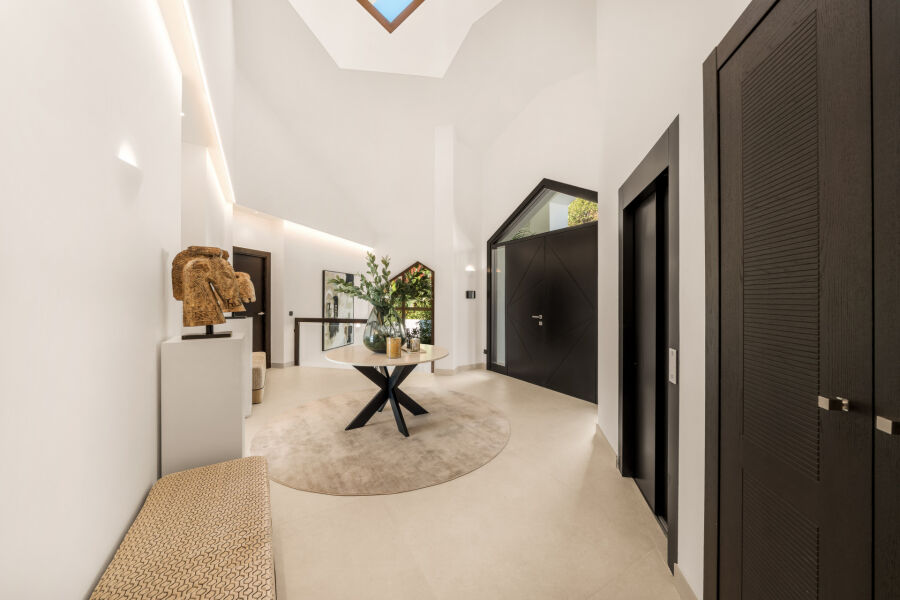Villa Aura - Exceptional Turnkey Property in Benahavis