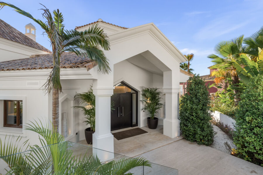 Villa Aura - Exceptional Turnkey Property in Benahavis