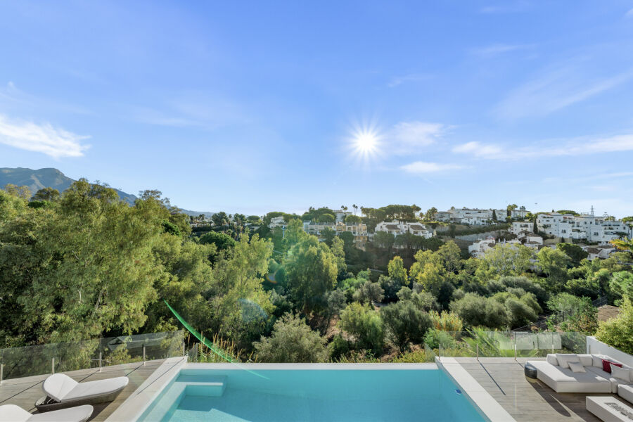 Villa Aura - Exceptional Turnkey Property in Benahavis