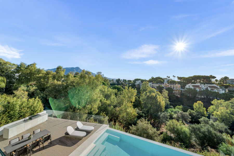 Villa Aura - Exceptional Turnkey Property in Benahavis